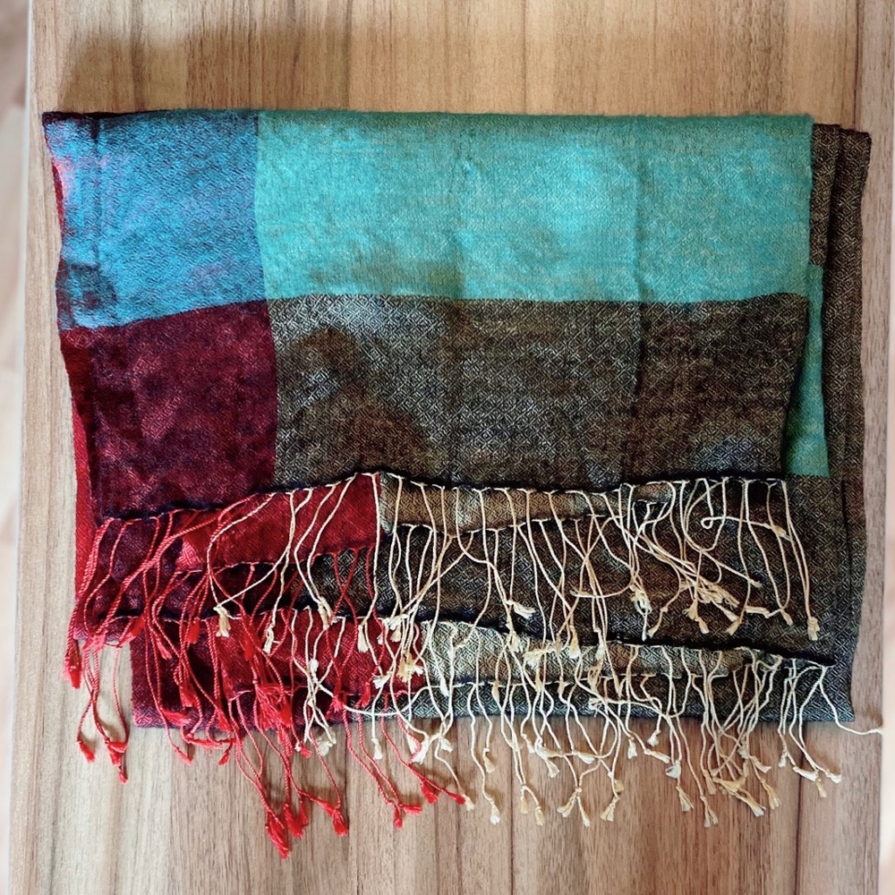 🔥MASSIVE CLEARANCE!💸 5 ITEMS/$40💗 Rich multi-coloured Scarf with Tassles